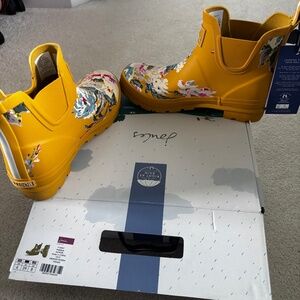 BRAND NEW Bootie rain boots, joules right as rain collection